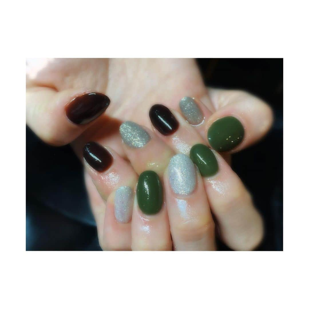 YURINAさんのインスタグラム写真 - (YURINAInstagram)「・﻿ 💅🆕🍫💚﻿ ﻿ ﻿ 📸 #newnail﻿ ﻿ また #マグネットネイル にしたかったけど﻿ ﻿ 良い色がなかったので、﻿ ﻿ その時に適当に組み合わせたら﻿ ﻿ この前食べた #ショコラピスタチオ ソフト🍦﻿ ﻿ のような色の組み合わせになりました😂﻿ ﻿ ﻿ 美味しそうなネイルになってしまった🤤笑﻿ ﻿ ﻿ ﻿ #オリックス #BsGirls #Bs2020 #avex﻿ #baseball #プロ野球 #ORIX #Buffaloes﻿ #超革新系 #勝紺 #京セラドーム大阪 ﻿ #ほっともっとフィールド神戸 #オリ姫 ﻿ #yurina_359  #BsGirls2020 #performer﻿ #dance #全力パフォーマンス #followme﻿ #高身長女子 #筋トレ女子 #黒髪ストレート ﻿ #野球好きと繋がりたい #インナーカラー﻿ #シンプルネイル ﻿ #ワンカラーネイル﻿ #ネイルデザイン ﻿」11月22日 20時05分 - yurina_bsgirls_359