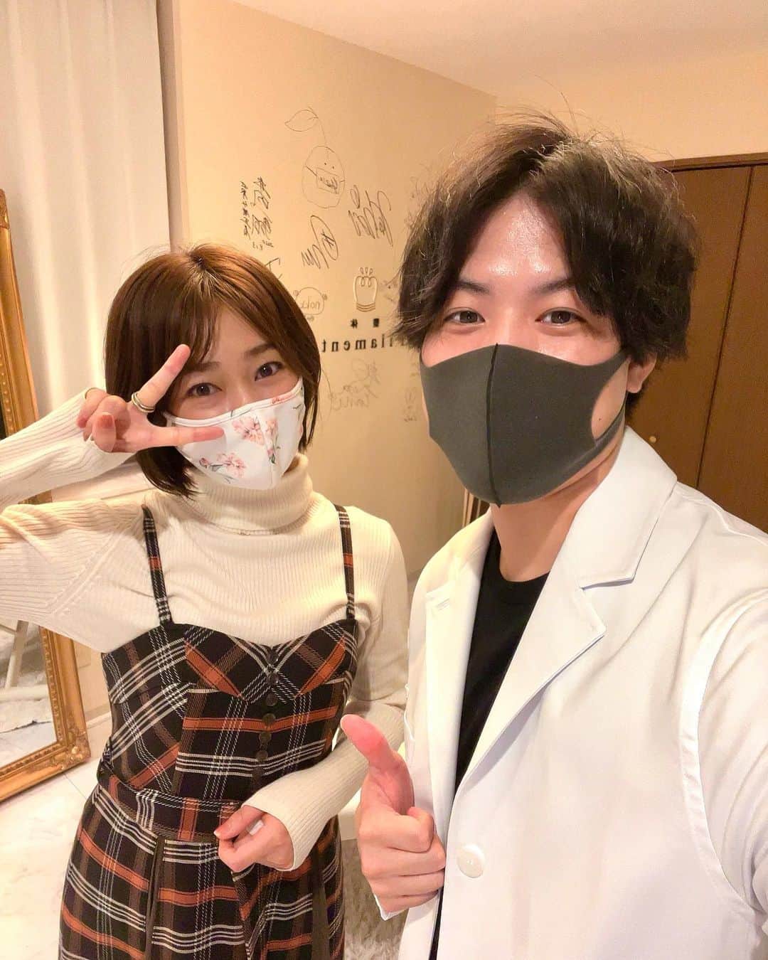美容整体師川島さん。のインスタグラム：「同級生の堀江アナ🎤. かなり代謝上がって 足も細くなってきて よかった😁 . #整体Filament #美容整体師川島 #整体 #美容 #小顔矯正」