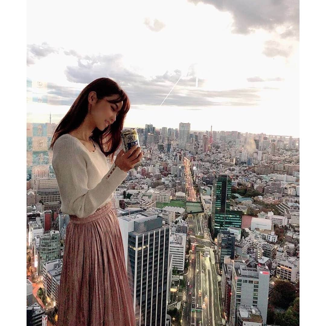 垰智子さんのインスタグラム写真 - (垰智子Instagram)「先日、ストーリーにあげた日の出は、 11/29にO.A.予定の @jwave813 の収録を観に行った時のもの♪ . 新発売された KIRIN 氷結無糖レモンを飲みながらゲストの東京スカパラダイスオーケストラさんのトークを聞きながら過ごす時間はとっても楽しかったよ☺ . コロナで大変な時代だからこそ、お話を聞きながらいろいろ考えたり… . ぜひ、みなさんも11/29 22時〜 J-WAVE SELECTION HYOKETSU MUTO REFRESHING MOMENT 聴いてみてね📻 . . #氷結無糖レモン #渋谷スカイ #ラジオ収録観覧 #PR #jwave #kirin #shibuya #shibuyasky #氷結 #alcohol #drink #radio #東京スカパラダイスオーケストラ」11月22日 20時35分 - taotao_tomo