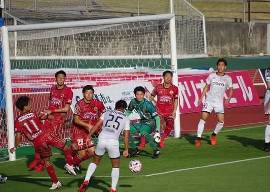 田口潤人のインスタグラム：「vsギラヴァンツ北九州  昨日もスタジアムに足を運んでいただき 沢山のご声援ありがとうございました。  次は勝利を届けられるように また良い準備をしたいと思います👍  #fc琉球 #fcryukyu @fcryukyu  #ギラヴァンツ北九州 #giravanz  #沖縄 #okinawa  #ゴールキーパー　#goalkeeper」