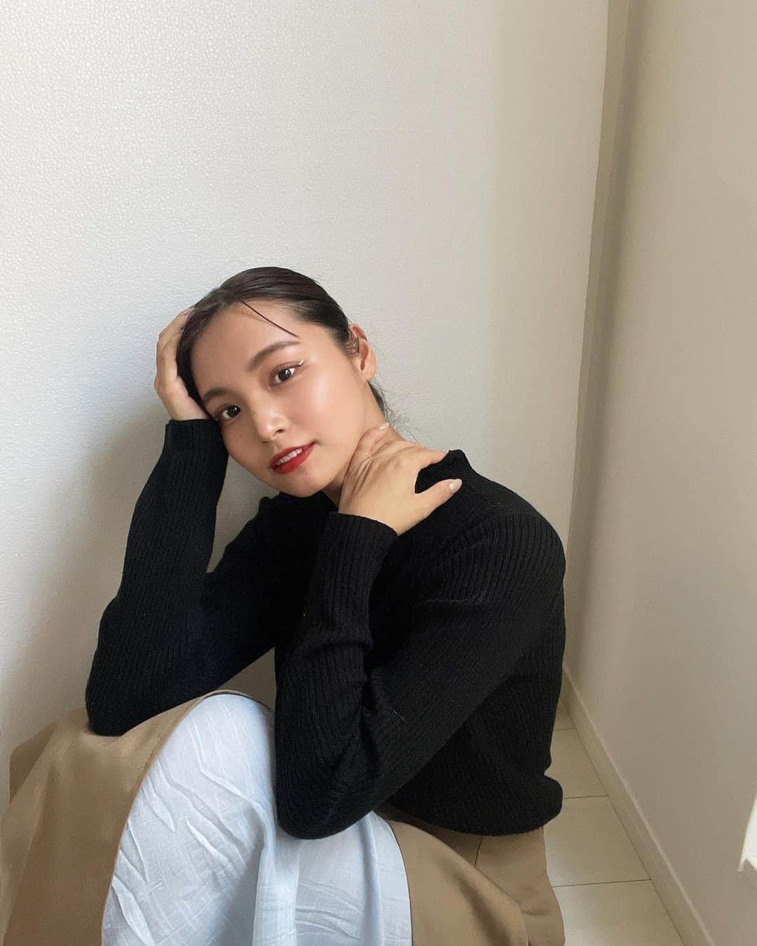 久保乃々花さんのインスタグラム写真 - (久保乃々花Instagram)「パリgirlっぽい久保です🙂  被りにくい独特デザインスカート かわいい〜  @8circle_official   久しぶりに前髪全上げで いつもより大人っぽくしたんだけど どうかな🥺？？」11月22日 20時30分 - kubononoka__gram