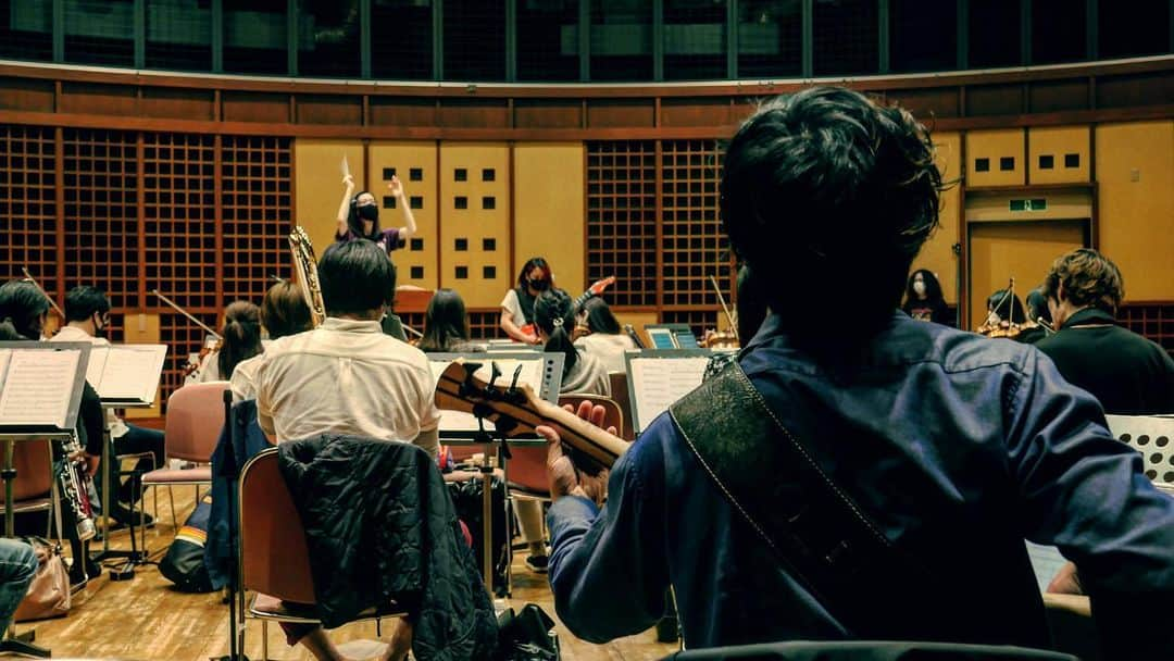 森田悠介さんのインスタグラム写真 - (森田悠介Instagram)「【Rehearsing with an orchestra】 Back in Tokyo... I'm so honored to join in this amazing ensemble as a bass player. ISAO @isaospark7 's 20th Anniversary concert will be held on Nov 28th at concert hall. This project is called "Symphonic Spark 7" and all musics are composed by ISAO, I'm looking forward to play his music and so excited to collaborate with such as a great orchestra! condactor... @saoriviolin   @adamovicbasses @markbassamps   #adamovic #markbass #bass #bassplayer #musicianlife #rehearsal #orchestra #metalmusic #symphonic #electricbass #orchestration #instrumental #concert #anniversary #ensemble #オーケストラ #コンサート #ベース #ベーシスト #guitar #ISAO」11月22日 20時31分 - yusukemorita_bass