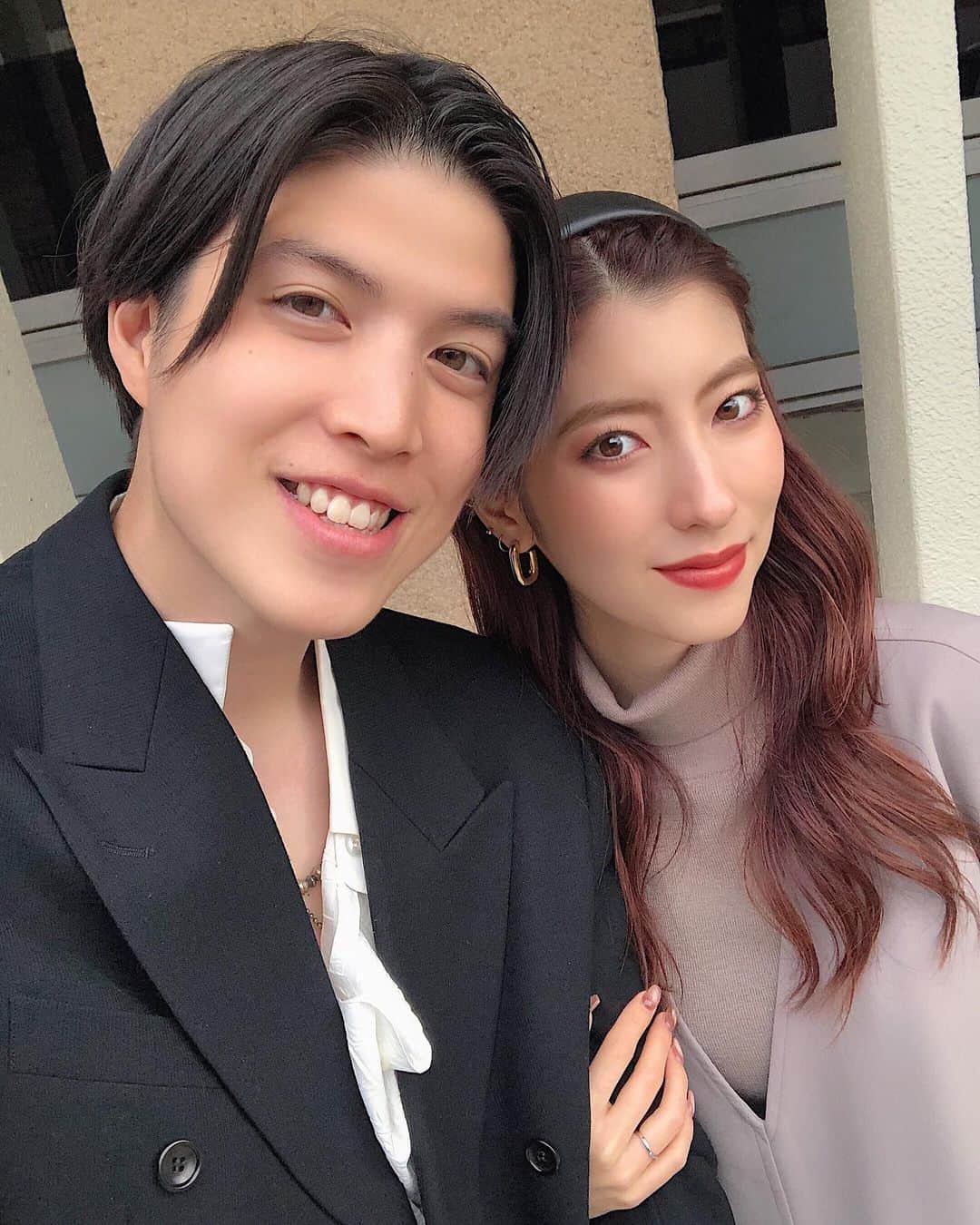 高村 楓のインスタグラム：「【ご 報 告】 . 私事ですが、本日11月22日に入籍致しました！ いい夫婦の日😘 . 3年ちょっとのお付き合いを経て ついに人妻か〜とまだ実感は湧きません（笑） . いつも周りの人を笑顔にできる優しくて ちょっと子供な彼と夫婦になれたことが嬉しい！ . まだまだ未熟な私たちですが 今後とも宜しくお願いします☺️❤️ . #入籍しました」