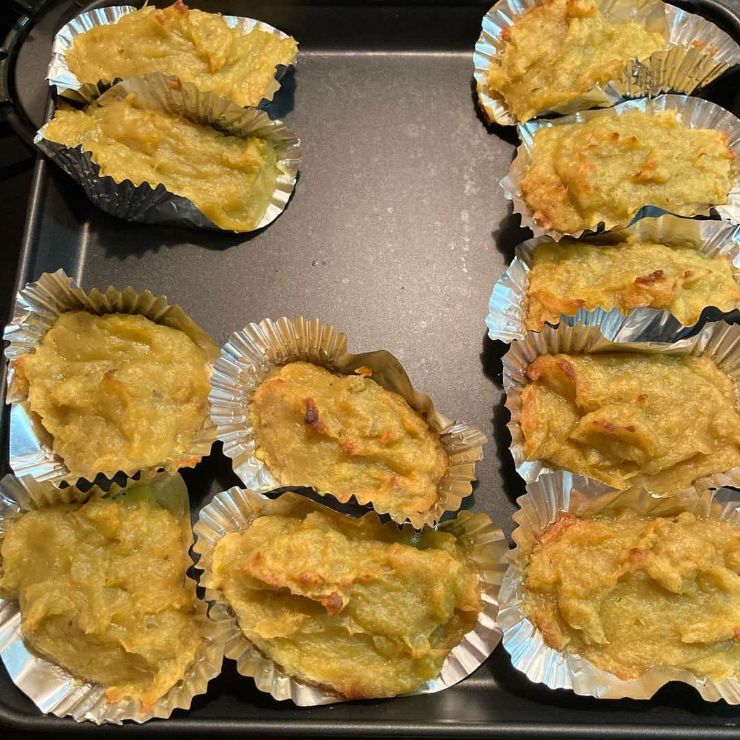 池田鉄洋のインスタグラム：「スイートポテトのはずなのだがな。味はたしかにスイートポテトなのだかなあ。  水分飛ばす大切さを学んだ。」