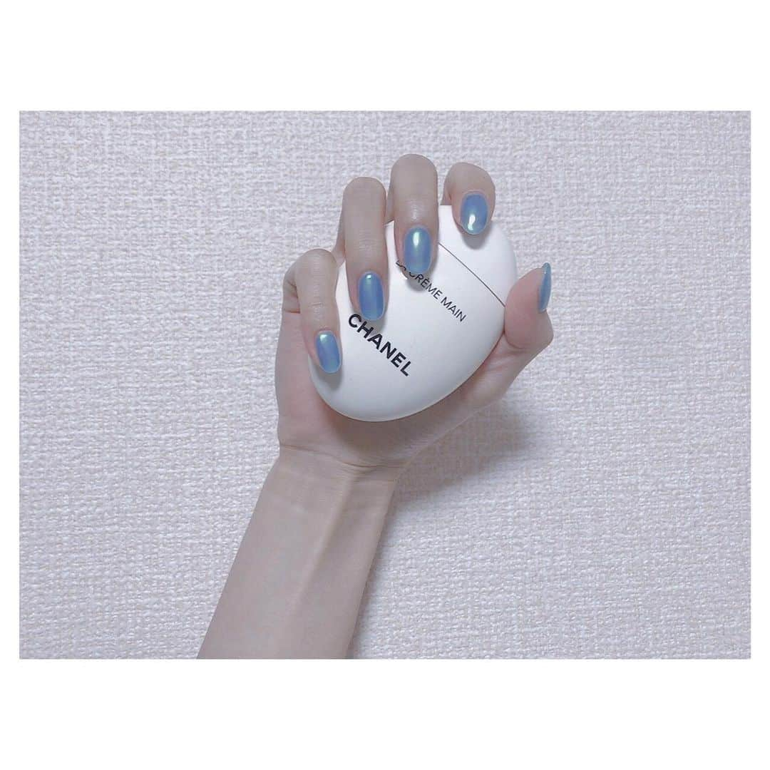 篠崎瑞希さんのインスタグラム写真 - (篠崎瑞希Instagram)「.﻿ ﻿ ネイル新しくしてきたよ💅🏻﻿ 両人差し指の爪が割れてるんだけど﻿ 綺麗に補強してもらった😢💓﻿ ﻿ 海遊館で撮った写真の色がお気に入りだったので﻿ その写真イメージで﻿ オーロラネイルにしました！﻿ ﻿ #﻿NewNail#渋谷ネイルサロン#オーロラネイル#Auroranails#blue  #셀스타그램#얼스타그램#粉我#me#赞#셀피#일본여자#소통#소통해요#l4likse#like4likes#f4f」11月22日 20時48分 - m310m__