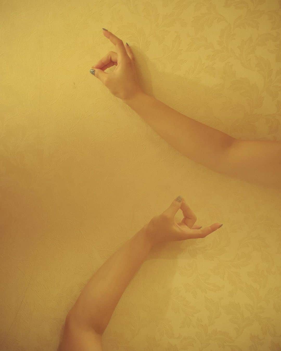 のインスタグラム：「. #fuckmybrain」