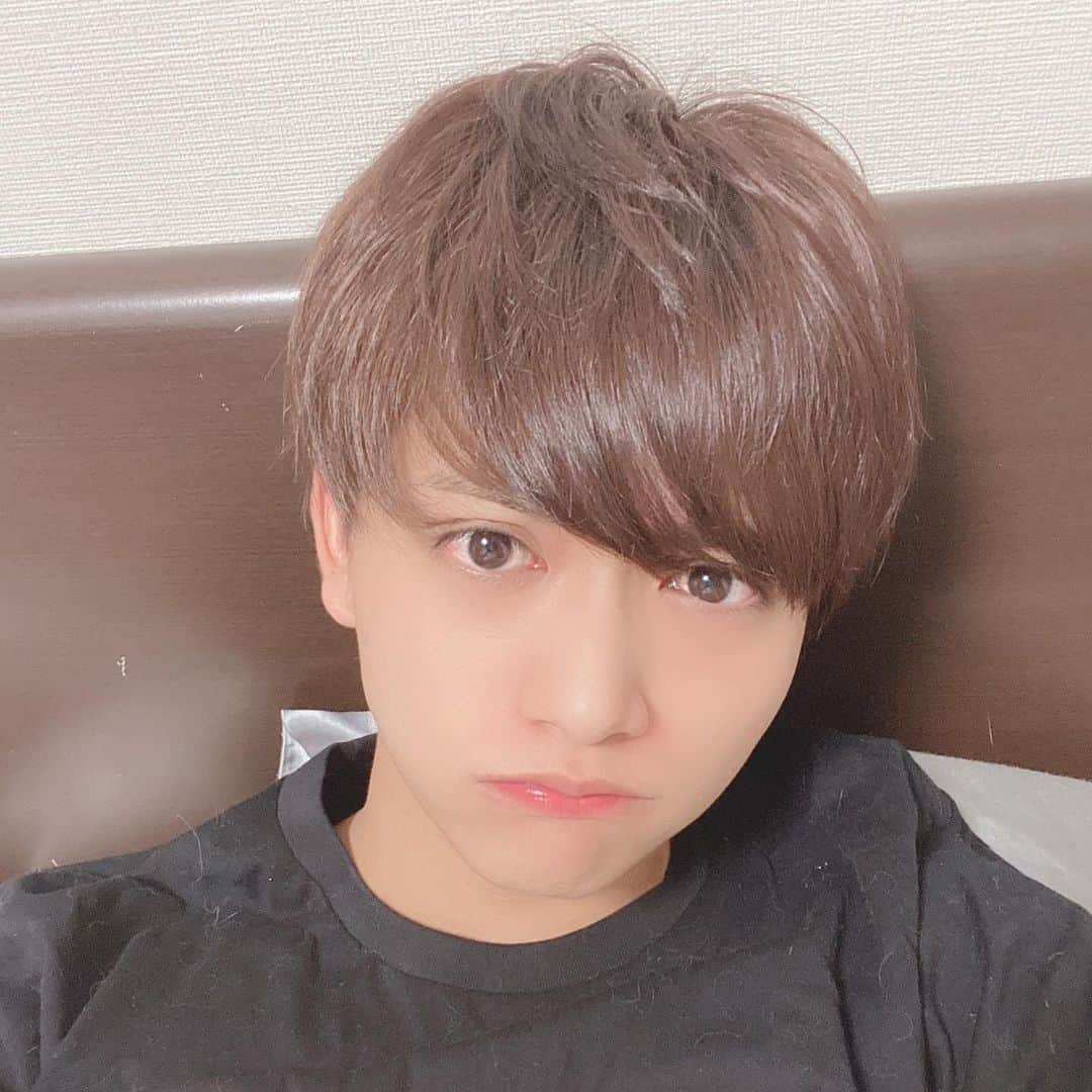 藤田富のインスタグラム：「お口ぷくうして自撮りする28歳。 若作りしてるつもりはありません。 若くはいたいですが、、、、」