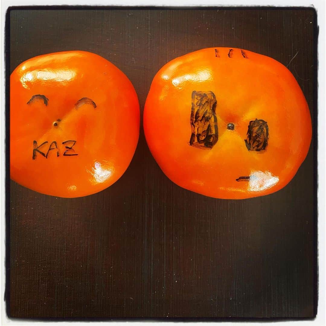浅岡雄也さんのインスタグラム写真 - (浅岡雄也Instagram)「#tbolan 青木パイセンから 柿を送って頂きました！  普通は600円だけど 浅岡には2000円で！  と、ありました(￣∀￣)  柿はコレしか食べてないす、ここ数年。  ありがとうございます😊」11月22日 20時58分 - uyax_asaoka