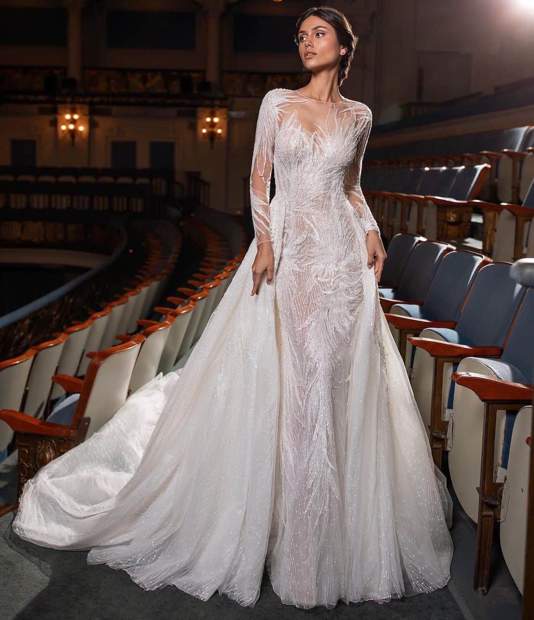 Pronoviasさんのインスタグラム写真 - (PronoviasInstagram)「Floating in ethereal beauty. Would you wear the Davies gown with or without the overskirt? Vote in the comments! #PronoviasPrivee #Pronovias  @pronovias」11月22日 20時59分 - pronovias