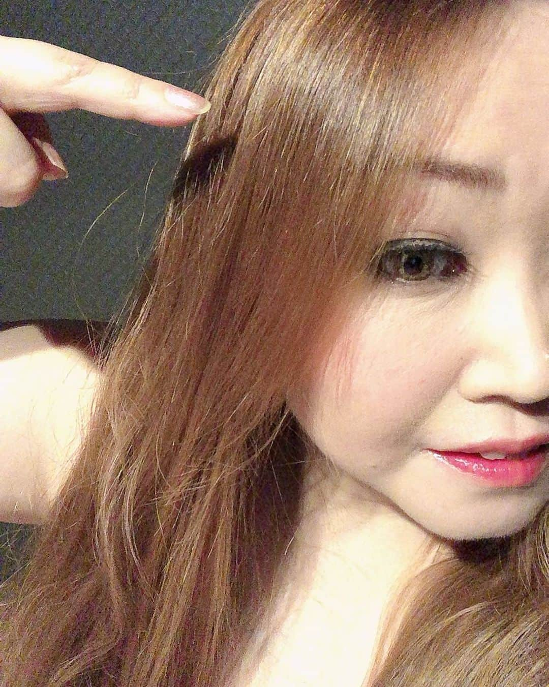 有奈めぐみのインスタグラム：「乾燥で薄れてる天使の輪… #av #風俗嬢 #熟女 #42歳 #天使の輪 #乾燥 #薄れてる」