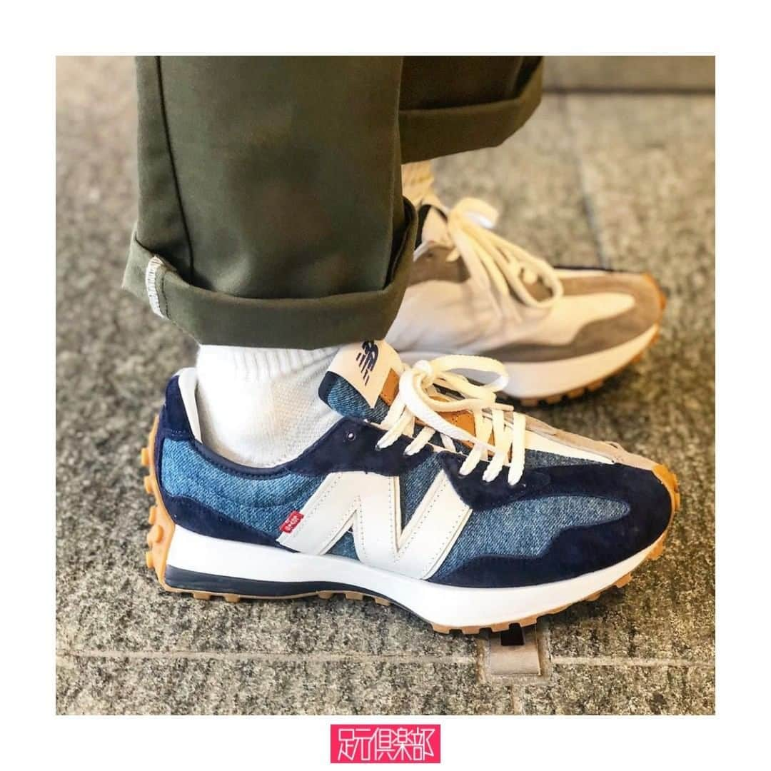 足元倶楽部 公式アカウントのインスタグラム：「ブランド : New Balance x  Levi's® (@newbalance× @levis_japan ) モデル名 : 327 . (@hei0630 )さんの #足元倶楽部 . スニーカースナップは @ashimoto.club でポスト&チェック！ . #NewBalance #levis #327 #ニューバランス #リーバイス #足元クラブ #足元くら部#足元#あしもと倶楽部 #スニーカー #スニーカーコーデ #スニーカー同好会 #キックス #靴 #コーディネート#スナップ#ファッションスナップ #ストリートスナップ #お気に入りの一足 #今日の逸足#逸足 #운동화 #kicks#newkicks」