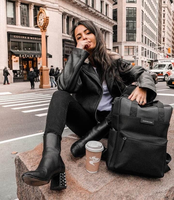 Kapten & Sonさんのインスタグラム写真 - (Kapten & SonInstagram)「'Run for coffee and stylish backpacks.'🖤 -20% off everything because it's BLACK WEEK! 💥 Shop our backpack Bergen "All Black" now! @gabriellazacche #bekapten #kaptenandson⁠ .⁠ .⁠ .⁠ #blackweek #blackweeksale #sale #discover #backpack #fashionlover #fashionaddict #ootd #ootdinspo #outfitinspo」11月22日 21時01分 - kaptenandson