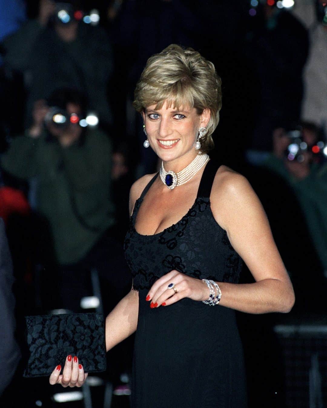 British Vogueさんのインスタグラム写真 - (British VogueInstagram)「The 12 carat Ceylon sapphire cluster ring from @HouseOfGarrard went on to become the most famous engagement ring in history – but do you know the unusual proposal story behind #PrincessDiana’s jewel? Click the link in bio for @RGarrahan’s study of the ring that steals the limelight in the new season of #TheCrown.」11月22日 21時00分 - britishvogue