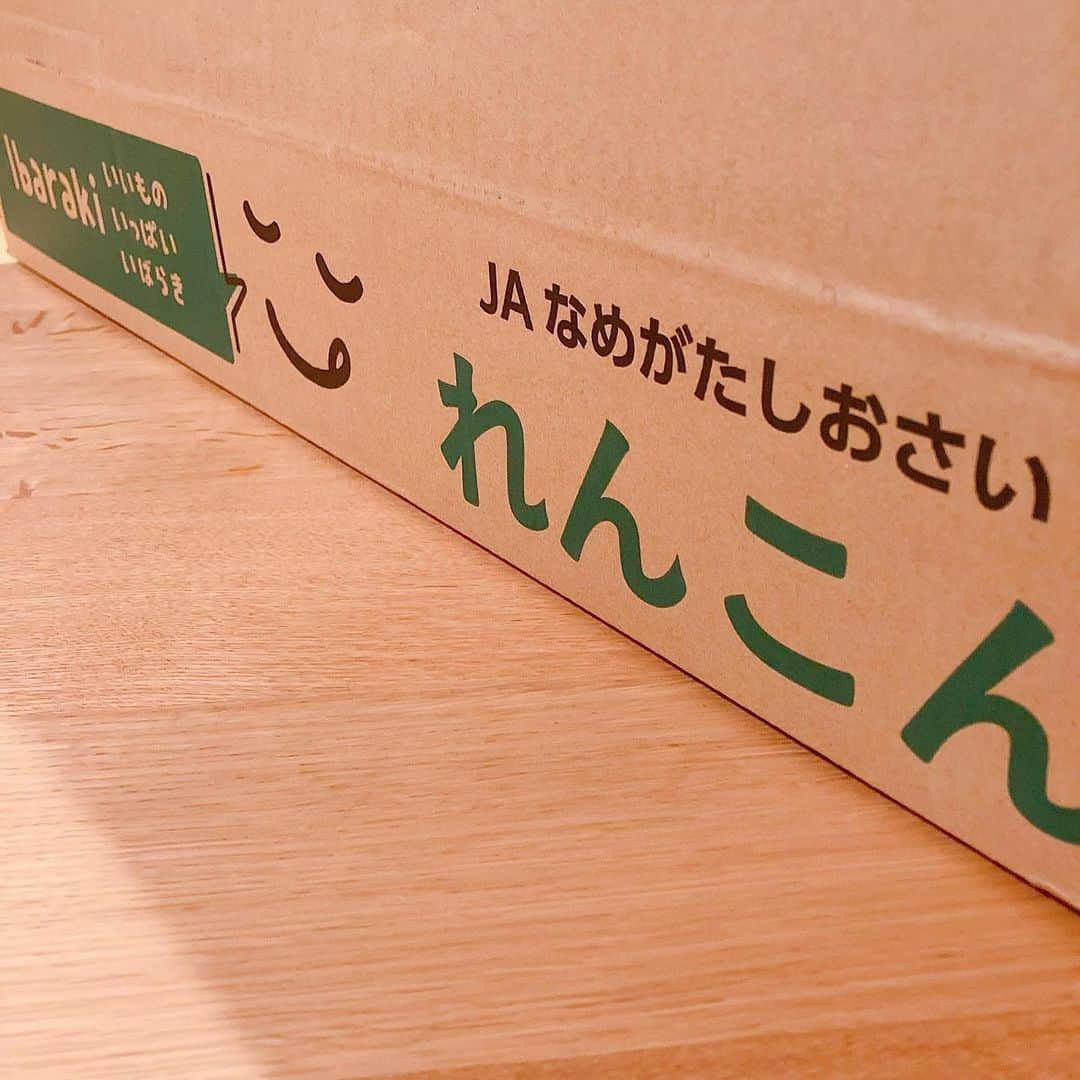 トリンドル玲奈さんのインスタグラム写真 - (トリンドル玲奈Instagram)「相席食堂のロケでお世話になったお父さんお母さんが蓮根を送ってくださいました😊  蓮根のきんぴらのレシピまで🥰  インスタ見てくださっているそうなので、張り切って作っちゃいました❣️ 作り置きが沢山できちゃった!笑  この蓮根で作る蓮根ステーキが本当においしいんです🥺♡   ぜひ皆さんにも食べてみて欲しいです❣️  デザートは、ちびニキビができたので人参ジュース🥕。笑」11月22日 21時06分 - toritori0123