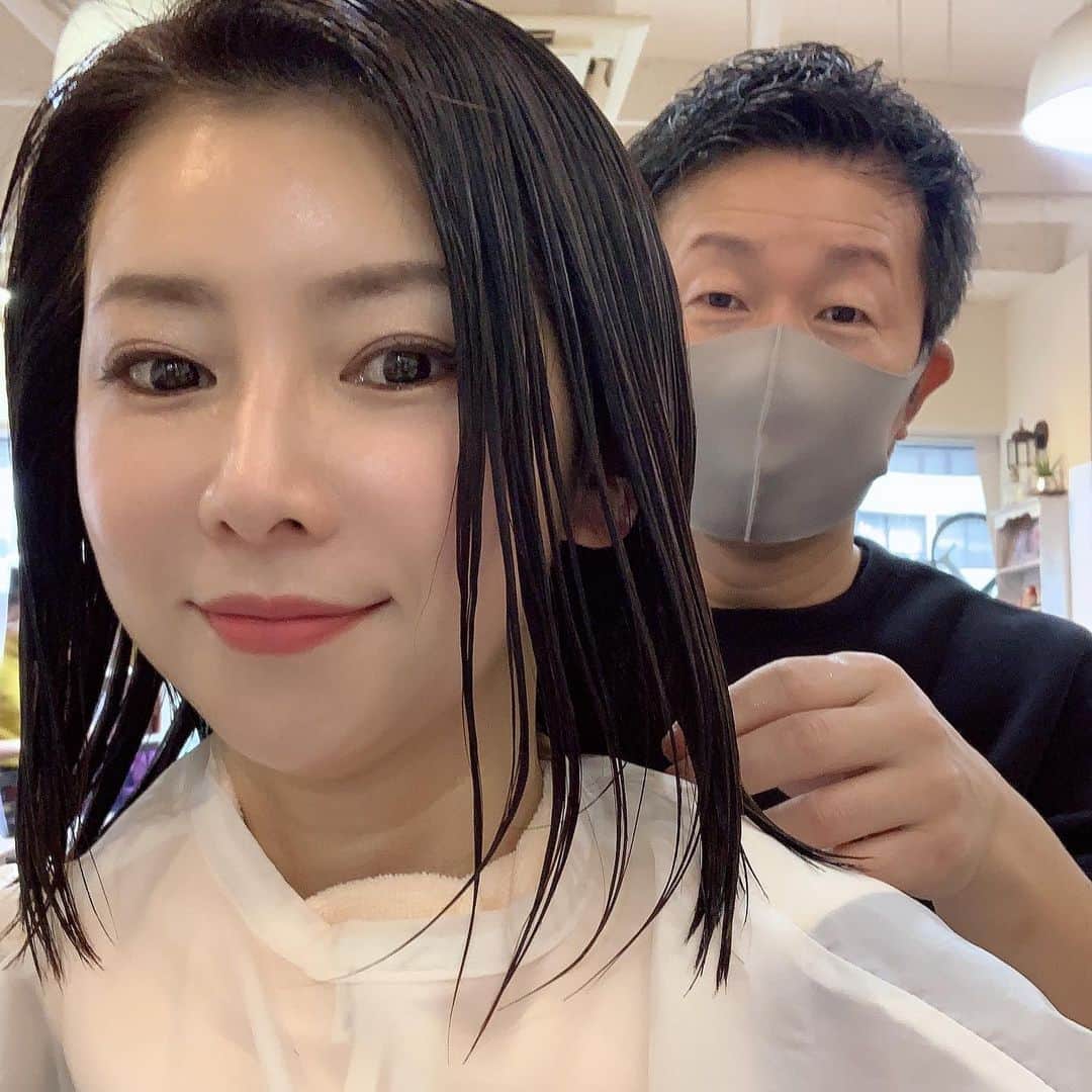 水谷雅子さんのインスタグラム写真 - (水谷雅子Instagram)「今日はＰrier (プリエ)美容室に行ってきました。😊✨✨﻿ 担当は市橋さん！ メニューは美髪トリートメントと毛先の切り揃えです。✨ 髪も乾燥しています。 スチームで髪のキューティクルを広げて、 トリートメントでしっかりと保湿❤️ 😊👍✨✨✨✨﻿ #美容室#美容室プリエ#Ｐrier美容室﻿ #美髪トリートメント#髪質改善 #ツヤツヤヘア﻿ #潤いヘア#若々しい髪へ #髪も年齢が出やすい  #髪のケア大事  #水谷雅子#水谷雅子beautybook50の私 ﻿」11月22日 21時13分 - mizutanimasako
