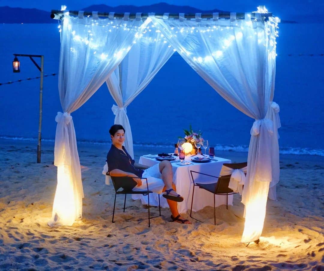 アイス・サランユーのインスタグラム：「Romantic Dinner🍽 By @anantarabophut  @anantara_hotels  #sanooksnap  #samui #อนันตรา #สมุย #เที่ยวทั่วไทยกับไอซ์ศรัณยู」