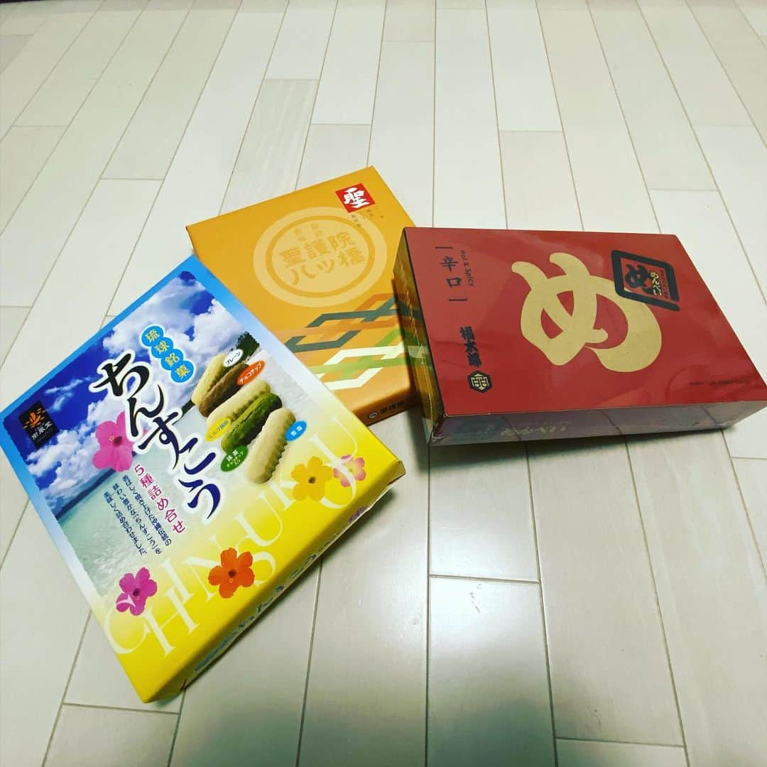 春名風花さんのインスタグラム写真 - (春名風花Instagram)「どうしても八つ橋が食べたくて﻿ 東京で買えるところを探した結果﻿ 沖縄と京都と福岡に行った人みたいに﻿ なりました🌼.*﻿ ﻿ 全部ひとりで食べます🤤﻿ ﻿ #春名風花﻿ #東京一番街﻿ #お土産﻿ #沖縄﻿ #京都﻿ #福岡」11月22日 21時24分 - harunafuka