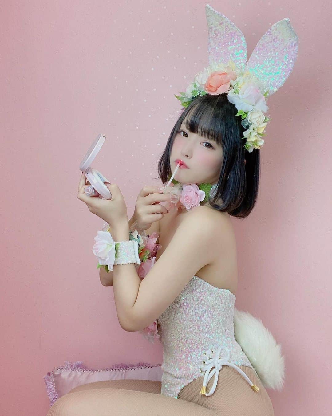 霧宮てんのインスタグラム：「アトリエダームさんのバニーガールを着ました(*'ω'*)  お花が沢山咲いてて可愛い💕  https://www.atelier-darm.co.jp/」