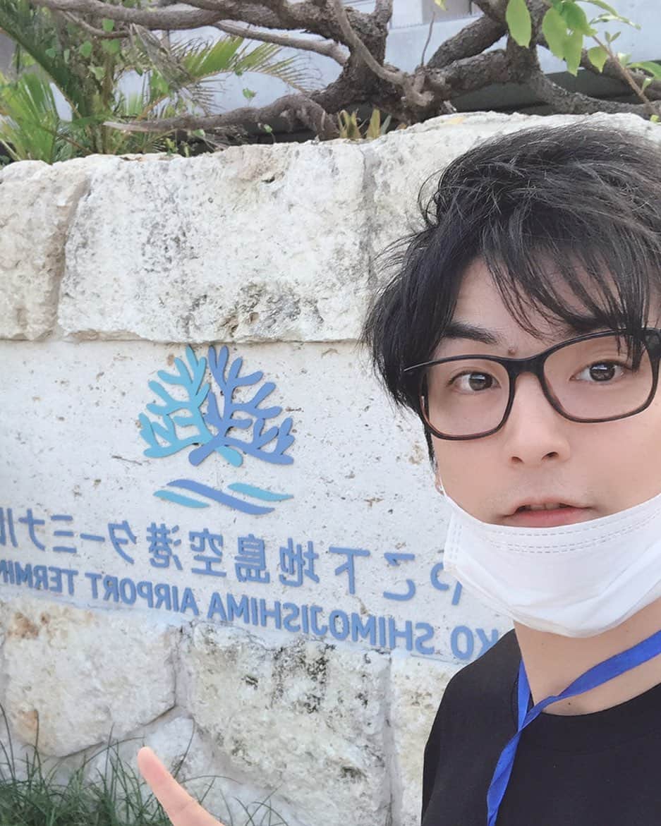 のインスタグラム：「スノー男子です。  明日はラジオ！  ゲストは三遊亭とむさん！  聴いて下さい！そしてメッセージ、ツイートもお待ちしております！  Kiss FM KOBE『テンション!!!!』  毎週月曜日11:30～14:55 生放送  https://www.kiss-fm.co.jp/iphone/requestmessage/request/2471/  #snow  #野ブタをプロデュース  #とむさん出てた。 #むちゃミーハーやからその話いっぱい聞きたい #山pのドラマどれも大好き #ハレルヤチャンス #明日やろうは馬鹿野郎 #桂あおば #落語 #落語家 #宮古島 #噺家 #ラジオ #radiko #三遊亭とむ」