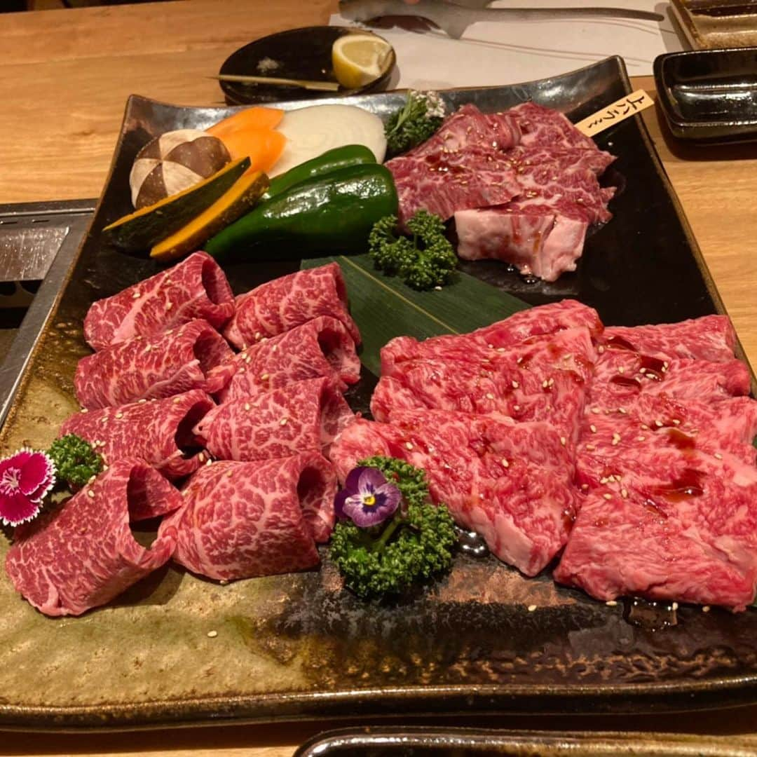 フローラン・ダバディーさんのインスタグラム写真 - (フローラン・ダバディーInstagram)「およそ1年ぶりの焼肉に、半年ぶりにフジテレビやテレビ東京でお世話になっている仲間たちとの再会です。数年前にケーブルテレビNCVのスターウォーズ特番に出演したことがあり、ゆるキャラ #チャンネルヒカリ可愛かった ね。Japanese meat at its best. There is too much talk of Kobe beef, why dont you try the other brands #米沢牛 #yonezawacity #蕎麦粉冷麺」11月22日 21時45分 - florent_dabadie