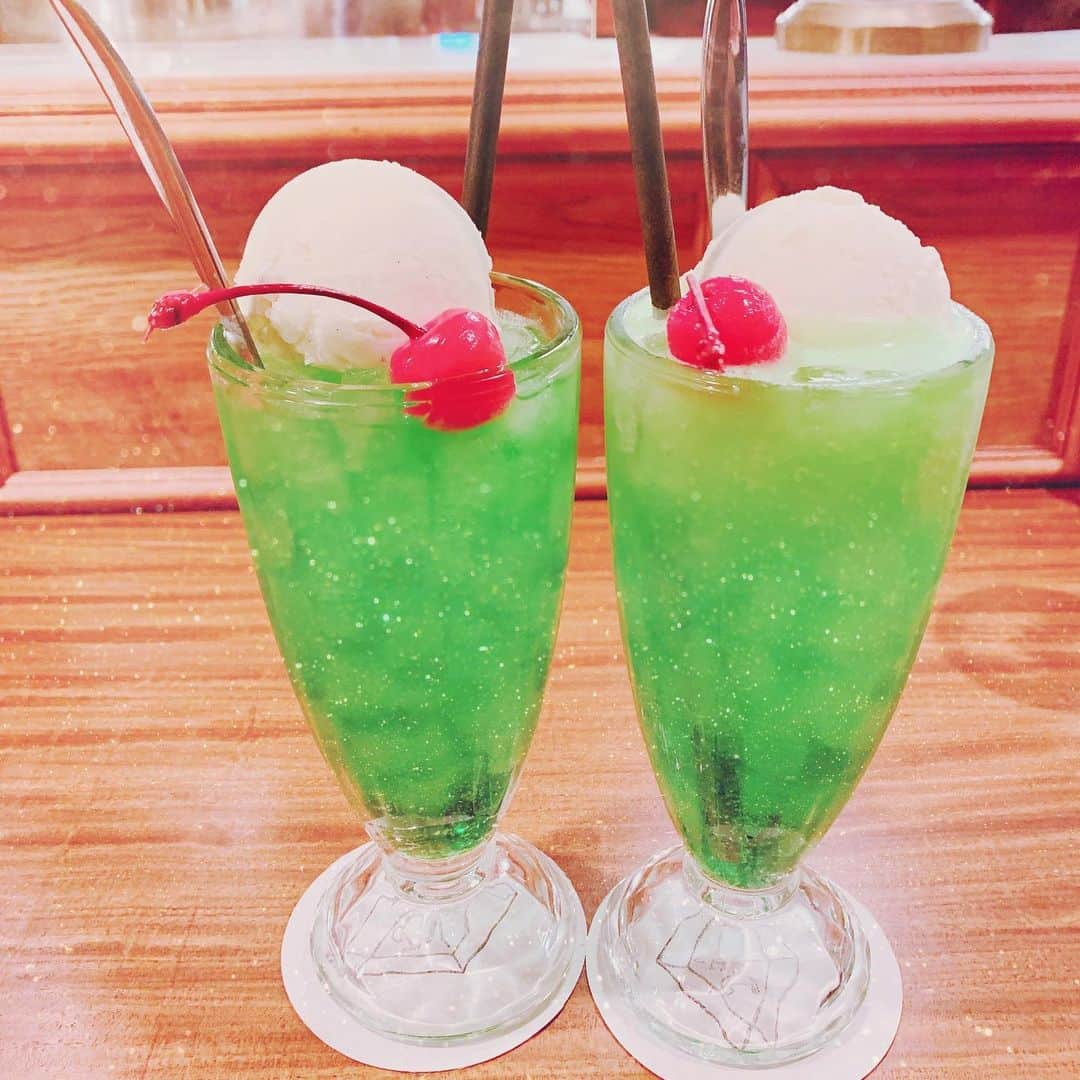 城崎ひまりさんのインスタグラム写真 - (城崎ひまりInstagram)「クリームソーダ愛好家🍒 . . . #カフェ #クリームソーダ #creamsoda #cafe #東京駅 #アイス #ice #icecream #さくらんぼ #チェリー #Cherry #お洒落カフェ #お洒落女子 #カフェ巡り #café」11月22日 21時40分 - shirosakihimari