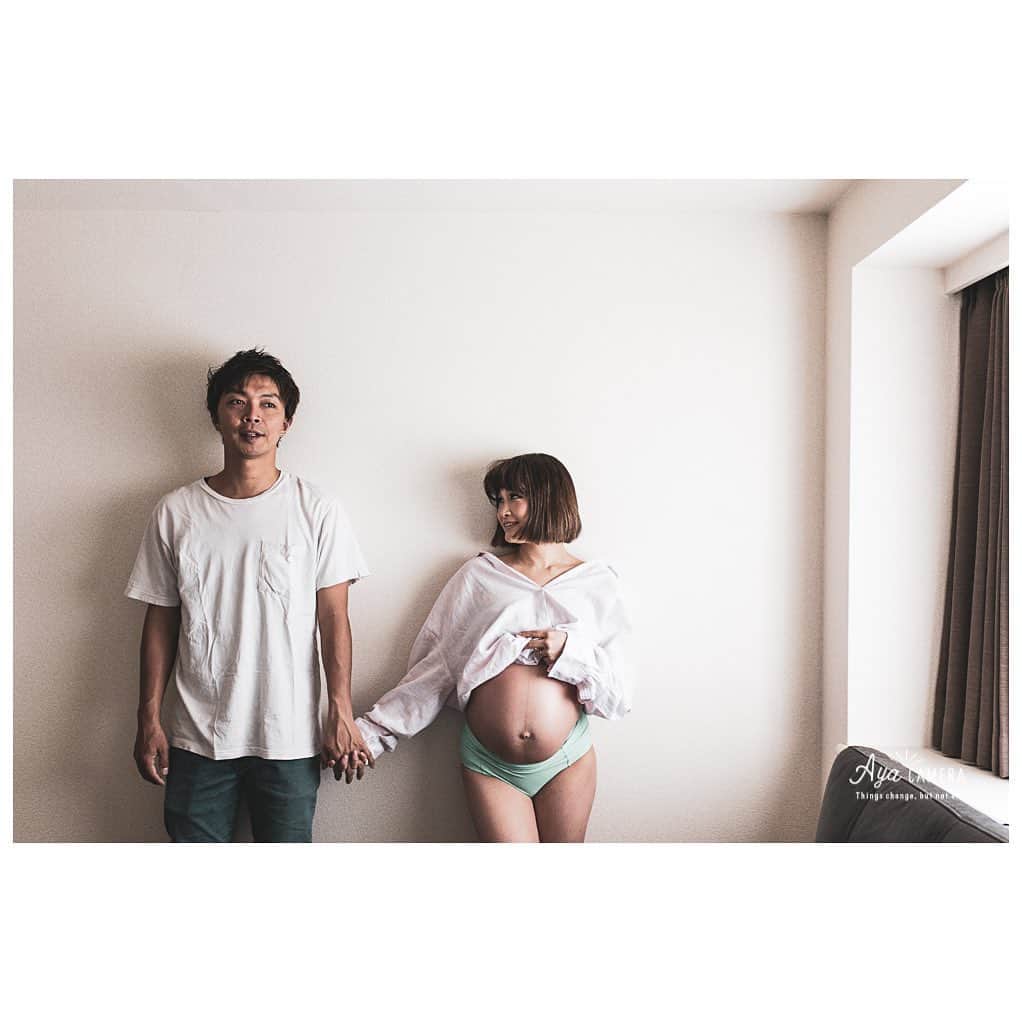 HARUKA MUTOのインスタグラム：「いい夫婦の日💍✨  驚く程のスピードで夫婦となりママパパとなった私達🦋  気持ちは出会った時のまま。 ツッコミどころは万歳だけどw 毎日楽しいのも2人がいるから♡  いつも家族を1番に考えてくれてありがとう。 どんな時でも夫婦二人三脚。  これからもよろしくね♡ #いい夫婦の日 #lovemyfamily  #2人で写真撮る事なんて本当に無くなったけど  #それはそれでいいのだ」
