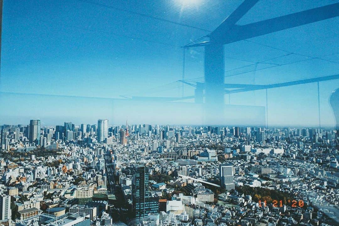 蒼乃茜さんのインスタグラム写真 - (蒼乃茜Instagram)「Shibuya sky 🗼☁  #渋谷 #スクランブルスクエア #東京 #空 #建物 #絶景 #展望台 #ビル #風景 #shibuya #tokyo #sky #bills #weather #晴天 #天気 #town #discovery #photo #indtagood #一望 #眺め #happy #建物 #positive #view #涩谷 #风景 #follow #me #good」11月22日 21時44分 - aono_akane