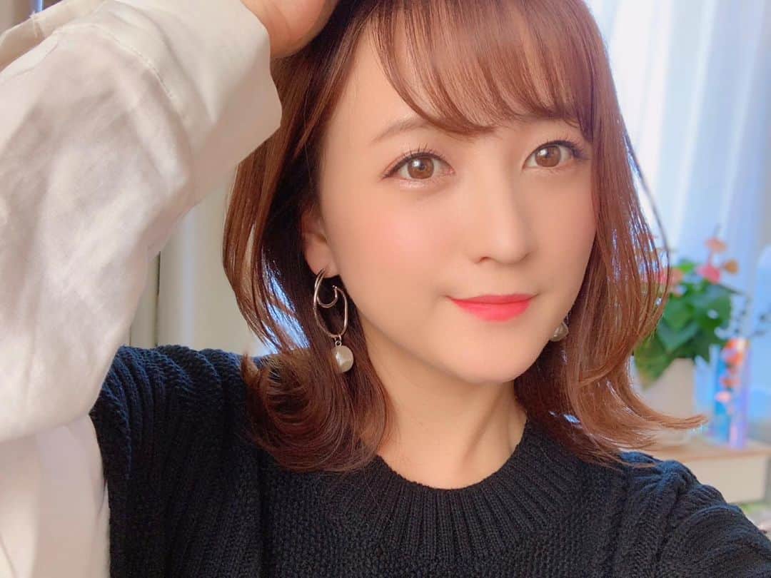 小松彩夏さんのインスタグラム写真 - (小松彩夏Instagram)「﻿ ﻿ 髪の毛いいかんじ♡﻿ ﻿ #ニューヘア #ヘア #ボブ #ボブヘア﻿ #ミディアムヘア #いいかんじ」11月22日 21時47分 - official_ayaka_502