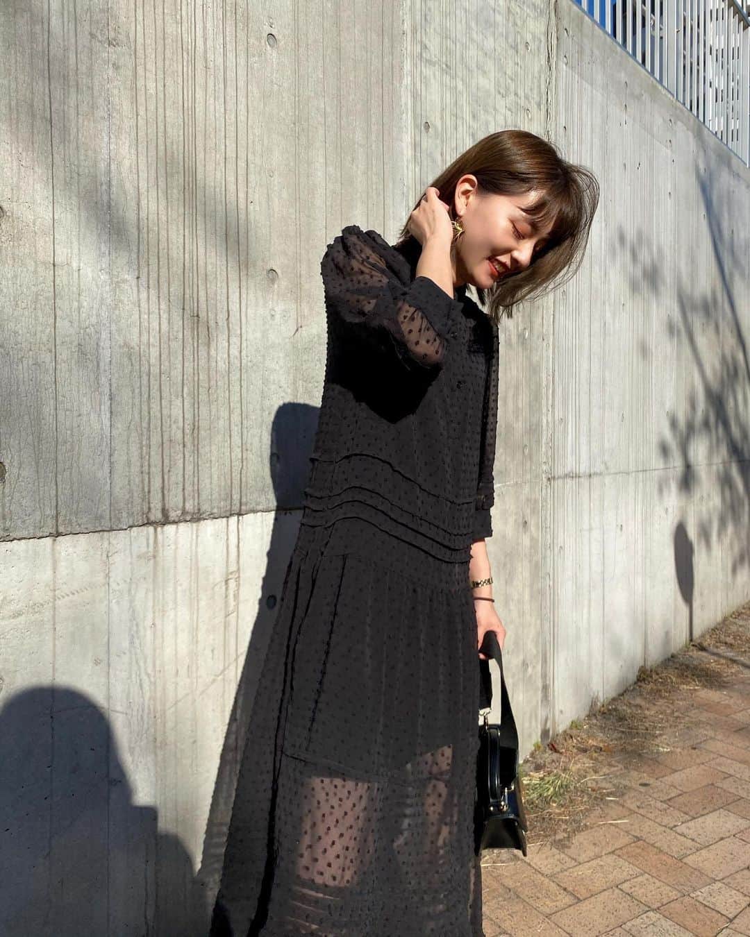 小濱庸子のインスタグラム：「ワンピース👗 シースルーがかわいい♡ 脚が透けて見えるのがツボ😍❤️ ワンピース： @amel_official__   12月にポップアップもあるみたいだねっ✨ ■名古屋タカシマヤ	 期間：12/2(火）～12/6(日）名古屋タカシマヤ	 ■渋谷スクランブルスクエア	 期間：12/17（木）～23日（水） #ファッション#ファッションコーデ #ワンピース #透け感 #透け感コーデ #163cm #ガーリーコーデ #o otd #コーデ #シースルー #洋服 #fashion #スタイリング」