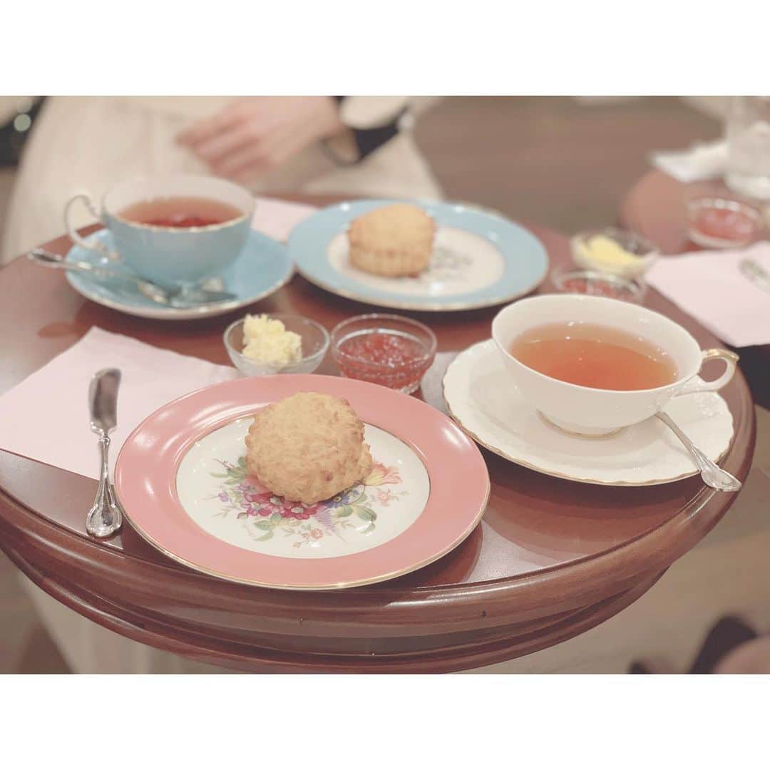 高橋希良さんのインスタグラム写真 - (高橋希良Instagram)「とっても可愛い紅茶屋さん☕️🤍 紅茶もスコーンも美味しかったです(*´˘`*)♡ #カフェ巡り #池袋カフェ #紅茶専門店  #ティーサロン」11月22日 21時51分 - kira_takahashi_official