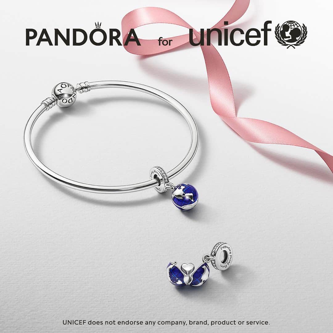 PANDORAさんのインスタグラム写真 - (PANDORAInstagram)「Make these holidays extra special by giving the gift that supports young voices: our Pandora for UNICEF charm, helping to create opportunities for a brighter future. #PandoraForUNICEF #CharmsForChange」11月22日 22時03分 - theofficialpandora