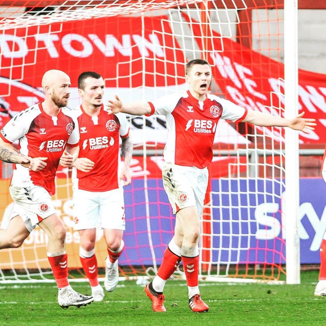 ジョーイ・バートンさんのインスタグラム写真 - (ジョーイ・バートンInstagram)「Outstanding performance from the players yesterday. Their hard work on the training ground being rewarded on match day. #kaizen #codarmy @ftfcofficial」11月22日 21時55分 - joey7bartonofficial