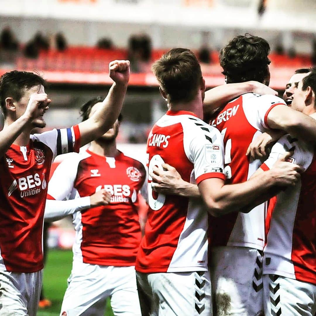 ジョーイ・バートンさんのインスタグラム写真 - (ジョーイ・バートンInstagram)「Outstanding performance from the players yesterday. Their hard work on the training ground being rewarded on match day. #kaizen #codarmy @ftfcofficial」11月22日 21時55分 - joey7bartonofficial