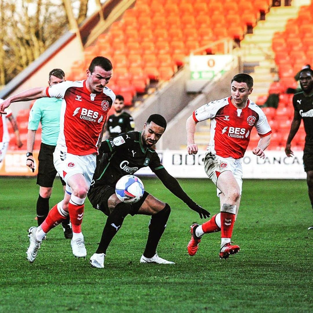 ジョーイ・バートンのインスタグラム：「Outstanding performance from the players yesterday. Their hard work on the training ground being rewarded on match day. #kaizen #codarmy @ftfcofficial」