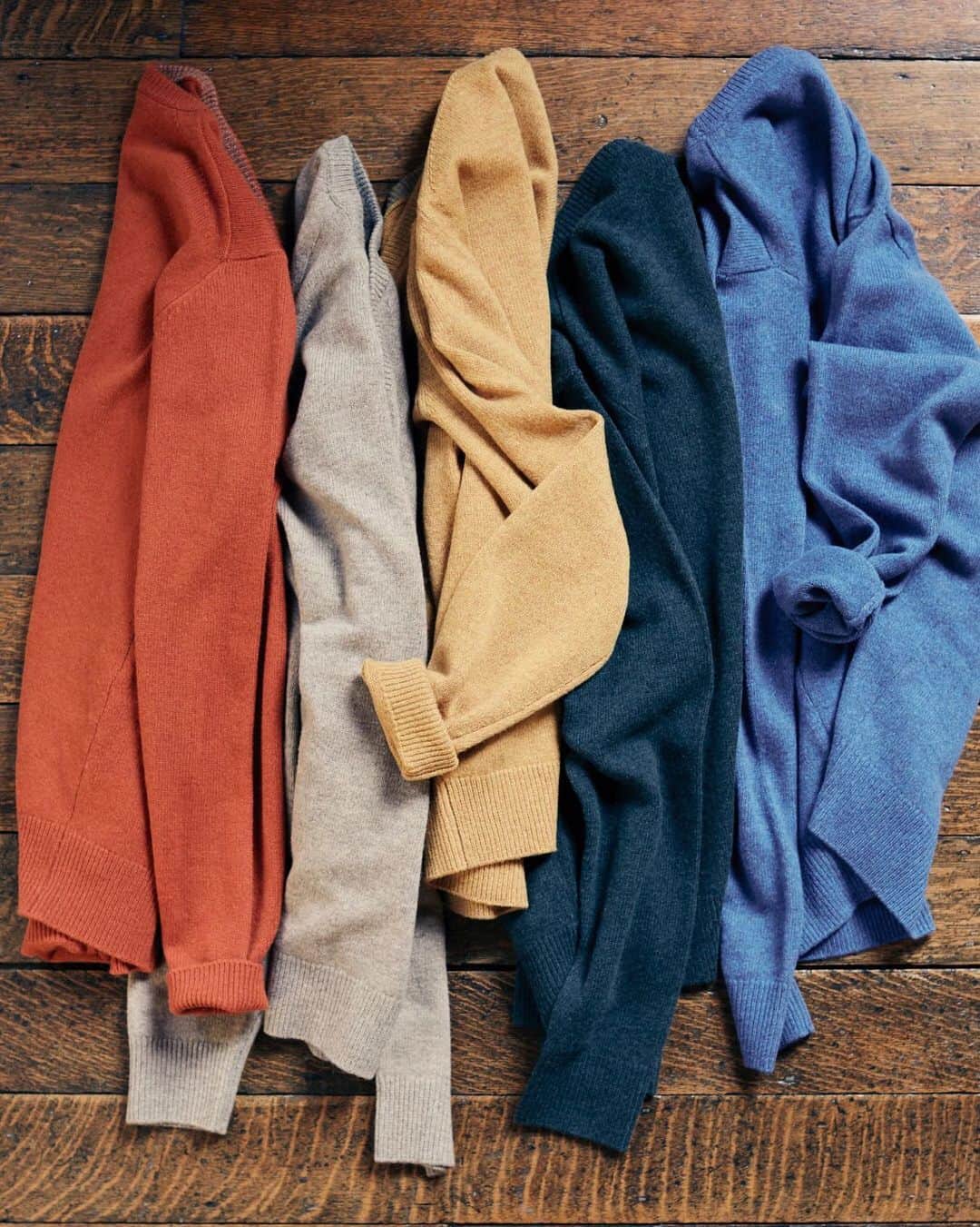 ハケットのインスタグラム：「Invest in some colour and update your winter essentials with our premium knitwear collection. A range of tones and wools await at the link in our bio.#STAYHackett」
