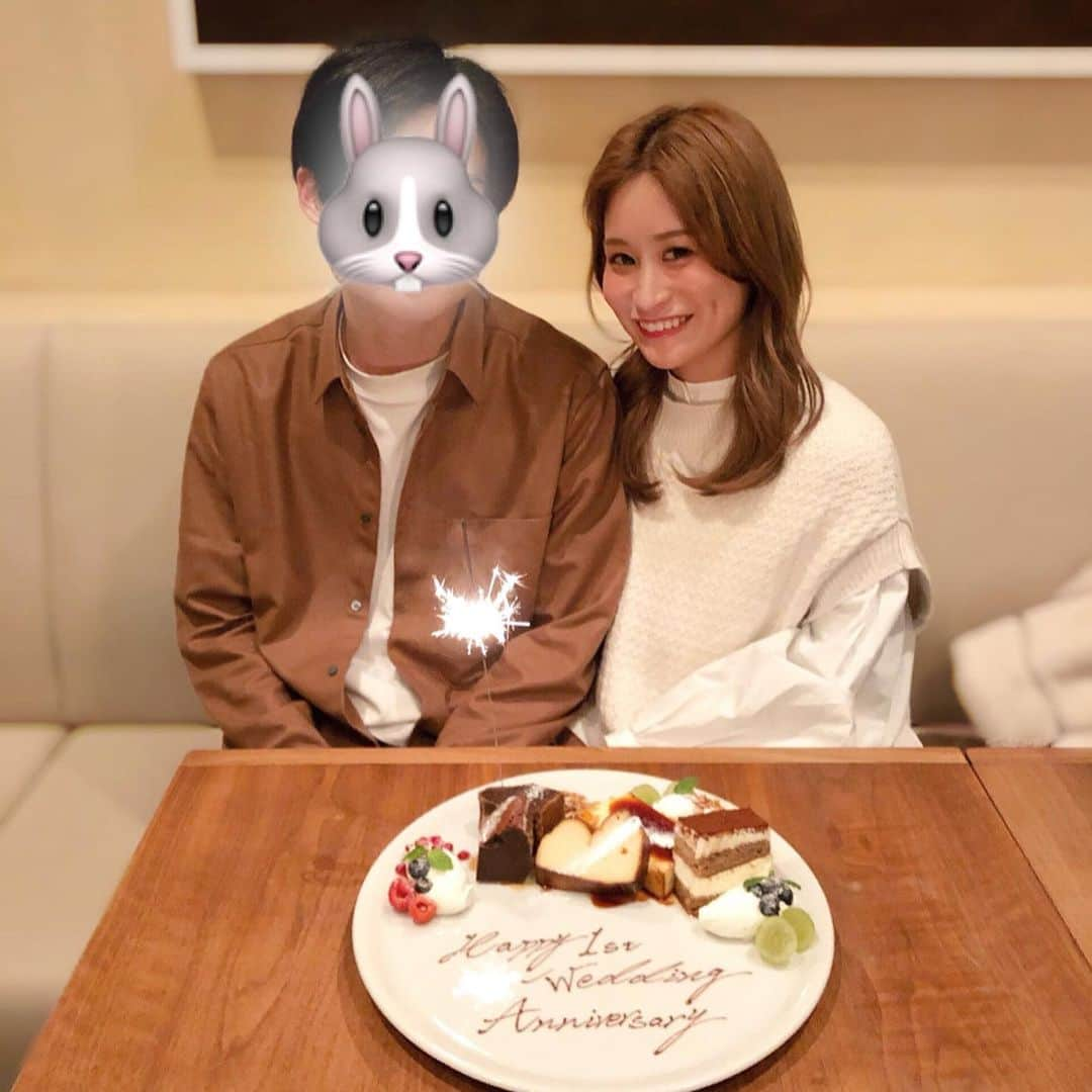 都築青空さんのインスタグラム写真 - (都築青空Instagram)「いい夫婦の日(2020.11.22) 結婚１周年記念日💍 . . コロナで延期になったので、 来年挙式予定のTRUNK(HOTEL)でディナーを🍽♡ TRUNKのチーズ系のお料理が特に好き🧀 美味しかった😋😋 . . #いい夫婦の日 #1122 #20201122 #結婚記念日 #結婚1周年 #結婚1周年記念 #trunkhotelwedding #trunkhotel #trunkkitchen #trunk花嫁 #プレ花嫁  #カップルコーデ #シミラールック #シミラールックコーデ  #リンクコーデ #カップルフォト #シミラールック#秋服#ペアルックで世界を救え #ペアルックカップル #ペアペア #あおぞら私服」11月22日 22時00分 - aozora723