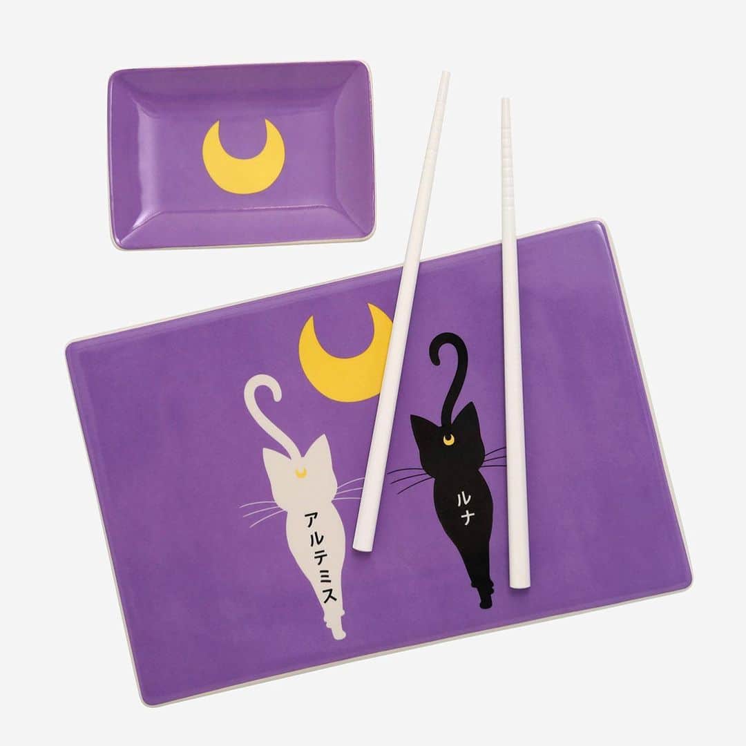 のインスタグラム：「✨🌙 Luna & Artemis sushi set on @hottopic! Pretty sure this was on BoxLunch a while back with a different photo! 🌙✨  #sailormoon #セーラームーン　#sushi」