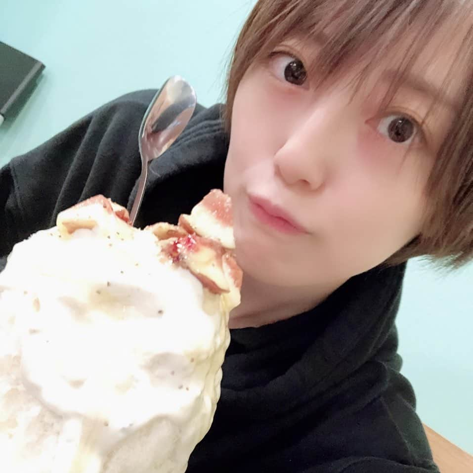 沢井美優さんのインスタグラム写真 - (沢井美優Instagram)「いちじく食べたい🧡﻿ ﻿ ﻿ #沢井はかき氷でできています ﻿ #沢井はかき氷です #🍧#氷女 ﻿ ﻿ #ぱくぱくくもくま堂 さん #🧸﻿ ﻿ #かき氷 #かき氷大好き #かきごーらー ﻿ #かき氷部 #かき氷巡り #かき氷マニア﻿ #shavedice #sweets #love #yummy﻿ #かき氷は人を幸せにする #🧡﻿ #甘いものは人を幸せにする﻿ ﻿ #笑顔溢れる毎日を ﻿ #あなたも #わたしも ﻿ #明日もきっと素敵な一日 ﻿ ﻿ ﻿ #なんだか #わくわくする #💕」11月22日 22時04分 - sawai_miyuu