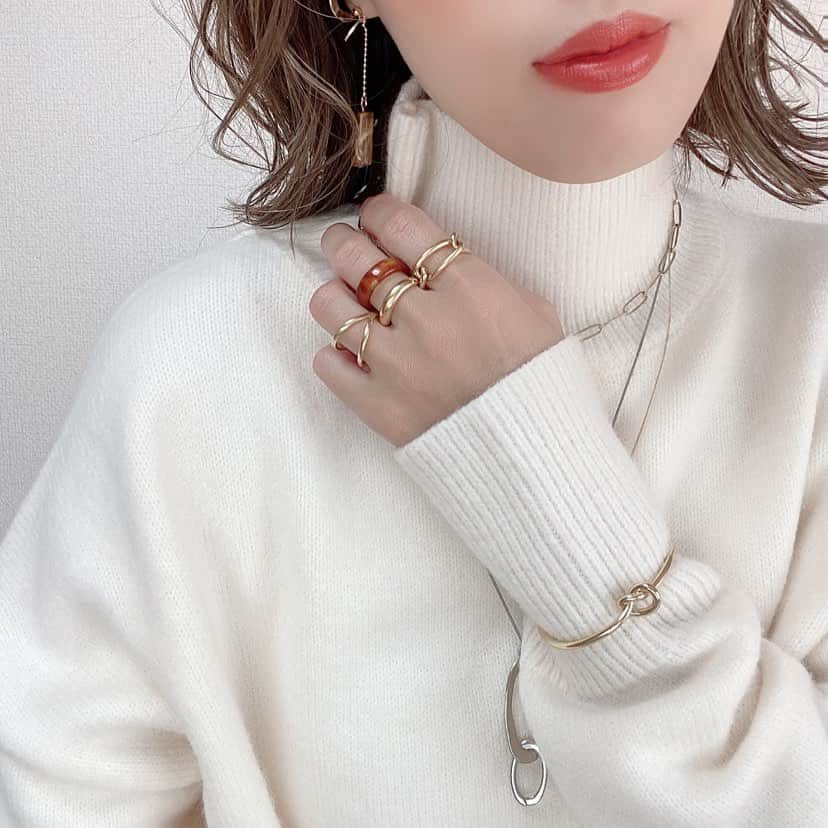 miho.a.nicoさんのインスタグラム写真 - (miho.a.nicoInstagram)「new in❤︎ ・ @meredy_accessory さんのマーブルリング✨　 べっ甲リング🤎 先日UPした @meredy_accessory のピアスとセットで着けたらめっちゃ可愛い💕 ・ 他にも可愛いアクセサリーが沢山あるので是非サイトをチェックしてみて下さい😆✨ ・ ・ ring# @meredy_accessory  ・　 ・ #アクセサリー#ピアス#pierce#べっ甲#べっ甲ピアス#ゴールド#ゴールドアクセサリー#ハンドメイド#ハンドメイドアクセサリー#リング#ring#べっ甲リング」11月22日 22時32分 - miho.a.nico