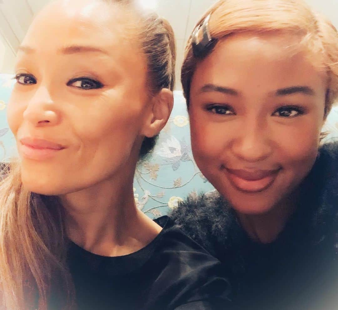 のインスタグラム：「Can't say yet but I'm excited🥰 まだ言えないけど、めちゃくちゃ楽しみ💕 Proud Mama😋 @konarosejackson  #nomusicnolife #nodancenolife #gratitude #everyday #motherdaughter」