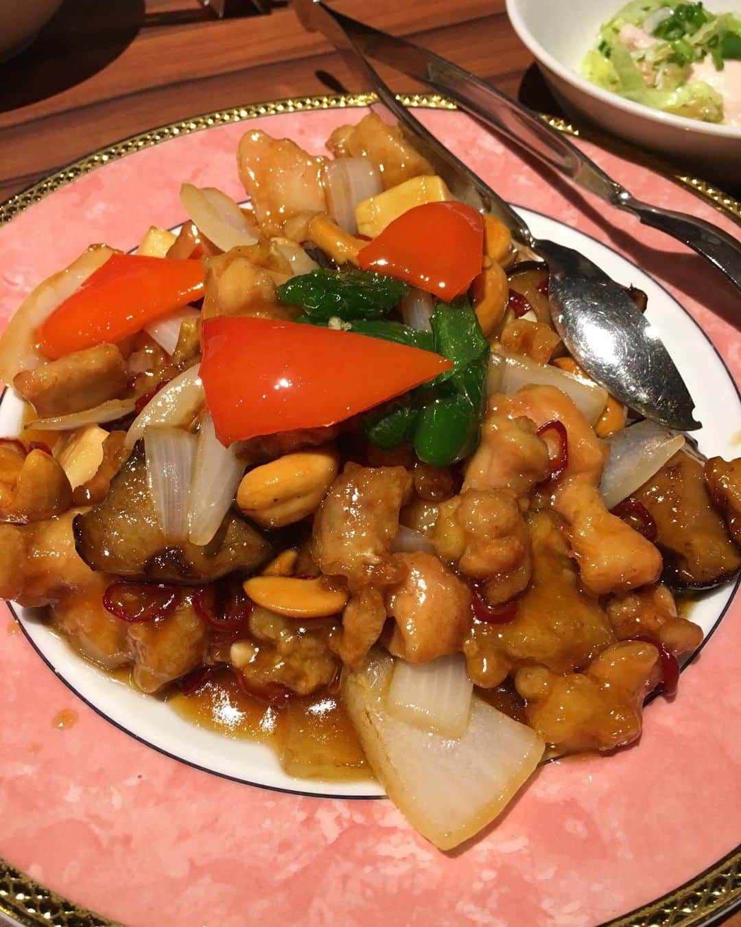 黒山健一さんのインスタグラム写真 - (黒山健一Instagram)「食の旅❗️ ちょっと高級な、中華を食べた今宵❗️ 味わい深く、中華の歴史を感じた❗️  #食の旅  #中華料理  #中華」11月22日 22時48分 - kenichi_kuroyama