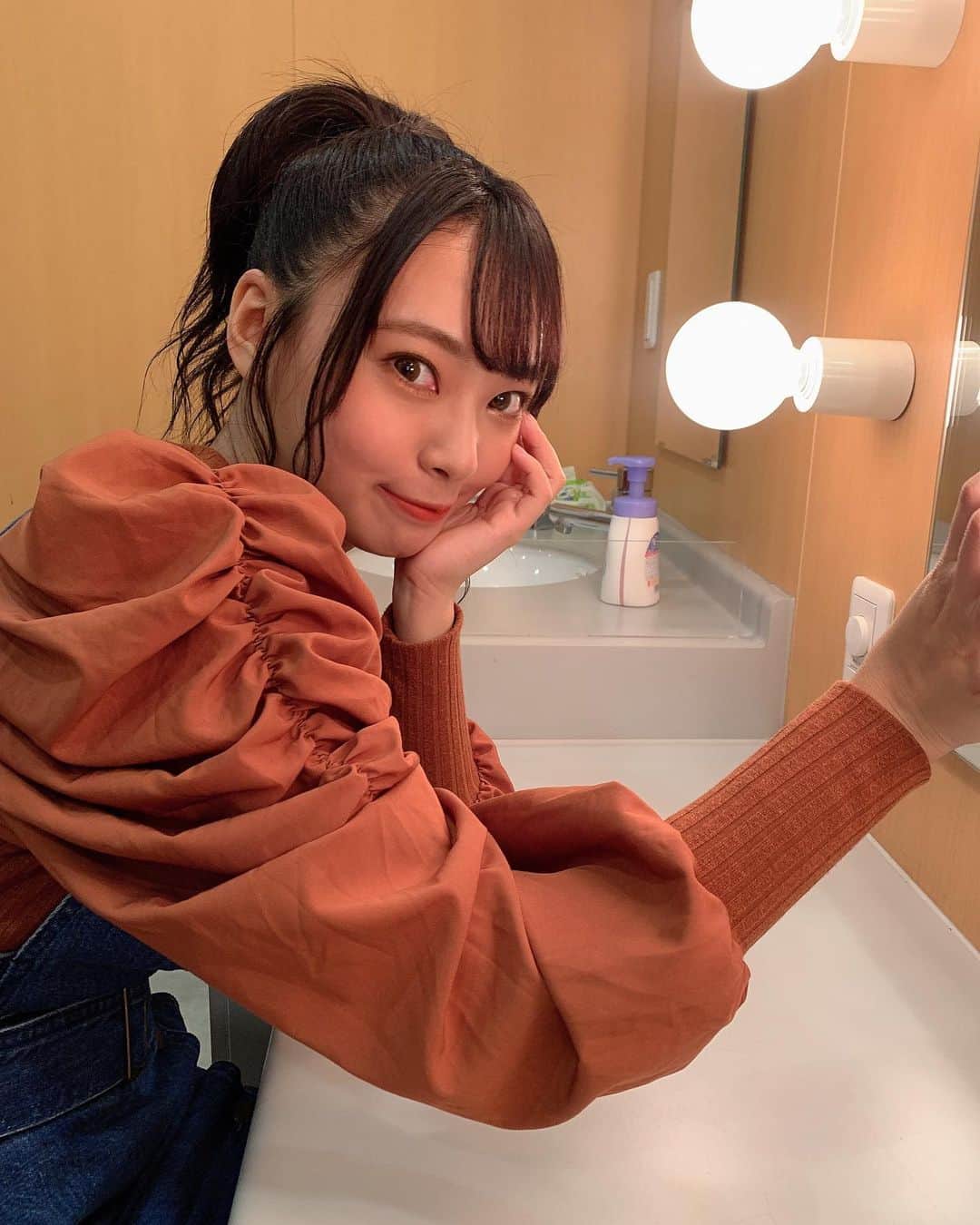 山田寿々のインスタグラム：「﻿ ﻿ りかちゃんが撮ってくれた📸﻿ ﻿ かわいいー？😘🥰﻿ ﻿ ﻿」