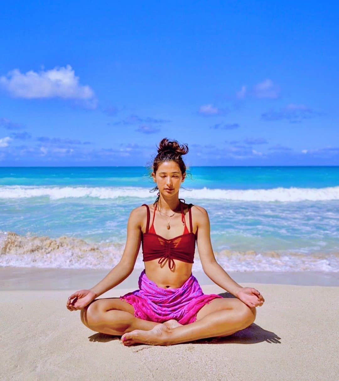 メロディー洋子のインスタグラム：「明日、インスタライブで20時から @suwaru_meditation の『教えて、ニーマル先生』が放送します！東京でのトップ瞑想ティーチャー、ニーマル先生と一緒になのトークを出来るんでしょうか？とても楽しみにしています。みなさんと一緒に瞑想をしましょう！🌟  ＊　 Join me LIVE tomorrow at 8pm on IG for a beautiful meditation talk and guided meditation in Japanese with one of the leading meditation teachers here in Tokyo @nirmal1976 for @suwaru_meditation . I am so excited to talk and meditate with Dr. Nirmal!   #meditation #瞑想 #suwarumeditation」