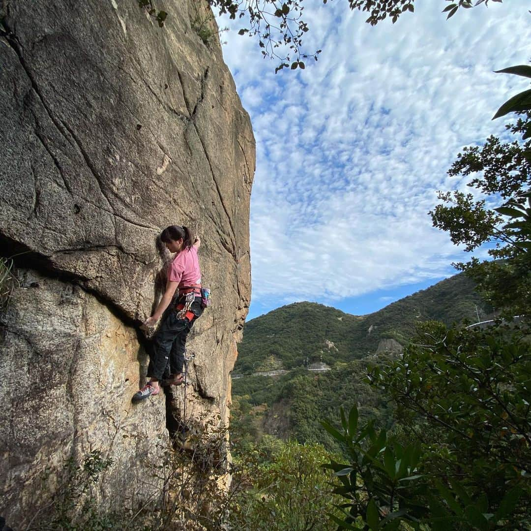 平山ユージさんのインスタグラム写真 - (平山ユージInstagram)「Move from Ojigatake to Syodoshime  1st filmed @hide9a2019 I’m on V4 at Ojigatake.   2nd @miwa_oba on 5.12a Hannibal  3rd @odenpyon on Setouchi present 5.13a onsight🎉🎉  #王子ケ岳ボルダー #吉田の岩場 #小豆島 #瀬戸内jam2020」11月22日 22時57分 - yuji_hirayama_stonerider