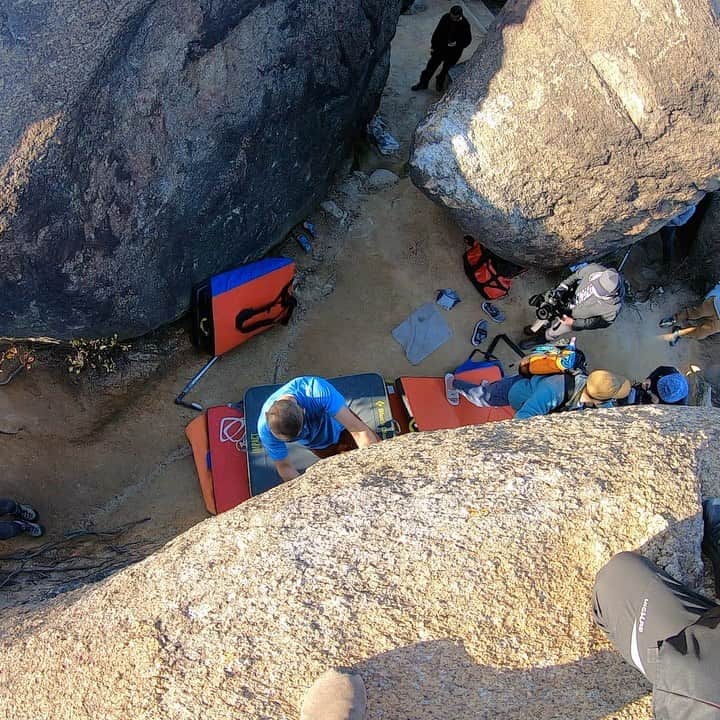 のインスタグラム：「Move from Ojigatake to Syodoshime  1st filmed @hide9a2019 I’m on V4 at Ojigatake.   2nd @miwa_oba on 5.12a Hannibal  3rd @odenpyon on Setouchi present 5.13a onsight🎉🎉  #王子ケ岳ボルダー #吉田の岩場 #小豆島 #瀬戸内jam2020」