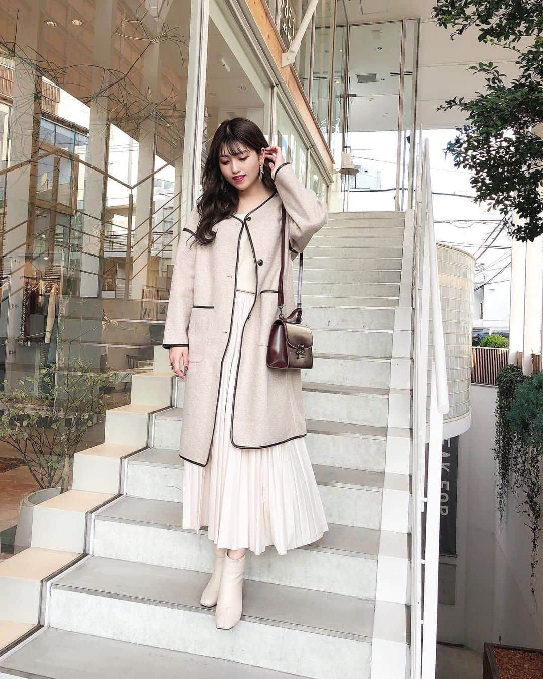 のインスタグラム：「. . 久しぶりに代官山をお散歩したよ🐢 (※撮影時以外はマスクしてます。) . アウターは @ingnistore のパイピングコート！ さらっと着れるし合わせやすくて👌 . 最近またコロナ感染が拡大しつつありますね… コロナ慣れをしてしまっていた気がするので、また気を引き締めようと思います👮🏻‍♀️ . #イング #INGNI #fashion #ootd」