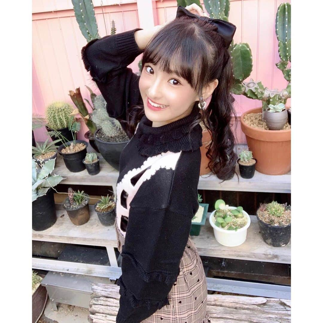 岡本怜奈さんのインスタグラム写真 - (岡本怜奈Instagram)「♡﻿ #秋コーデ🐿🍂﻿ ﻿ ﻿ #fashion 🤎﻿ ﻿ ✔️ 𝒇𝒓𝒊𝒍𝒍𝒔𝒉𝒐𝒓𝒕𝒔 #lizlisa (@lizlisa_official_japan)﻿ ✔️ 𝒔𝒉𝒐𝒆𝒔 #amavel (@amavel_official)﻿ ✔️ 𝒉𝒂𝒊𝒓𝒂𝒄𝒄𝒆𝒔𝒔𝒐𝒓𝒊𝒆𝒔 #hm (@hm)﻿ ✔️ 𝒃𝒂𝒈 #samanthavega﻿  (@samantha.vega_official)﻿ ﻿ ﻿ 小学生の頃から着ているニット😂﻿ めっちゃお気に入り🧶💗﻿ ♡﻿ ♡﻿ #nmb48 #岡本怜奈 #れなたん #たんたんコーデ﻿ #コーデ #ファッション #ニットコーデ﻿ #ヘアアレンジ #ポニーテール #happy #Instagood」11月22日 23時08分 - renatan1222