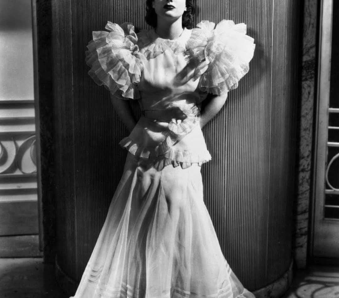 シー ニューヨークさんのインスタグラム写真 - (シー ニューヨークInstagram)「White organdy gown designed by Adrian and worn by Joan Crawford in Letty Lynton (1932). #GilbertAdrian」11月22日 23時15分 - seanewyork