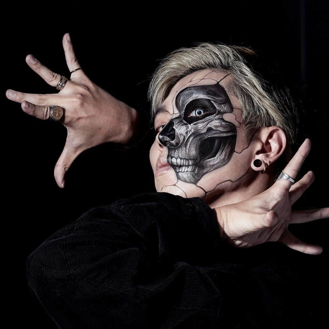のインスタグラム：「Special Makeup : @amazing_jiro  Model/Dancer : @maho_udo Photographer : @shiloseike Artist management : @vrai.inc @cence.inc Drone light painting : @yokota_a24」