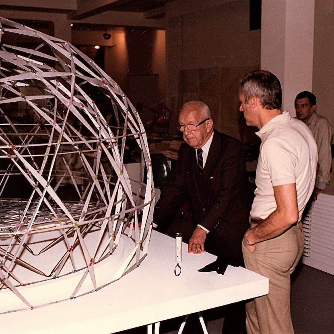 ノーマン・フォスターのインスタグラム：「Flashback to the nineteen eighties with Buckminster Fuller」